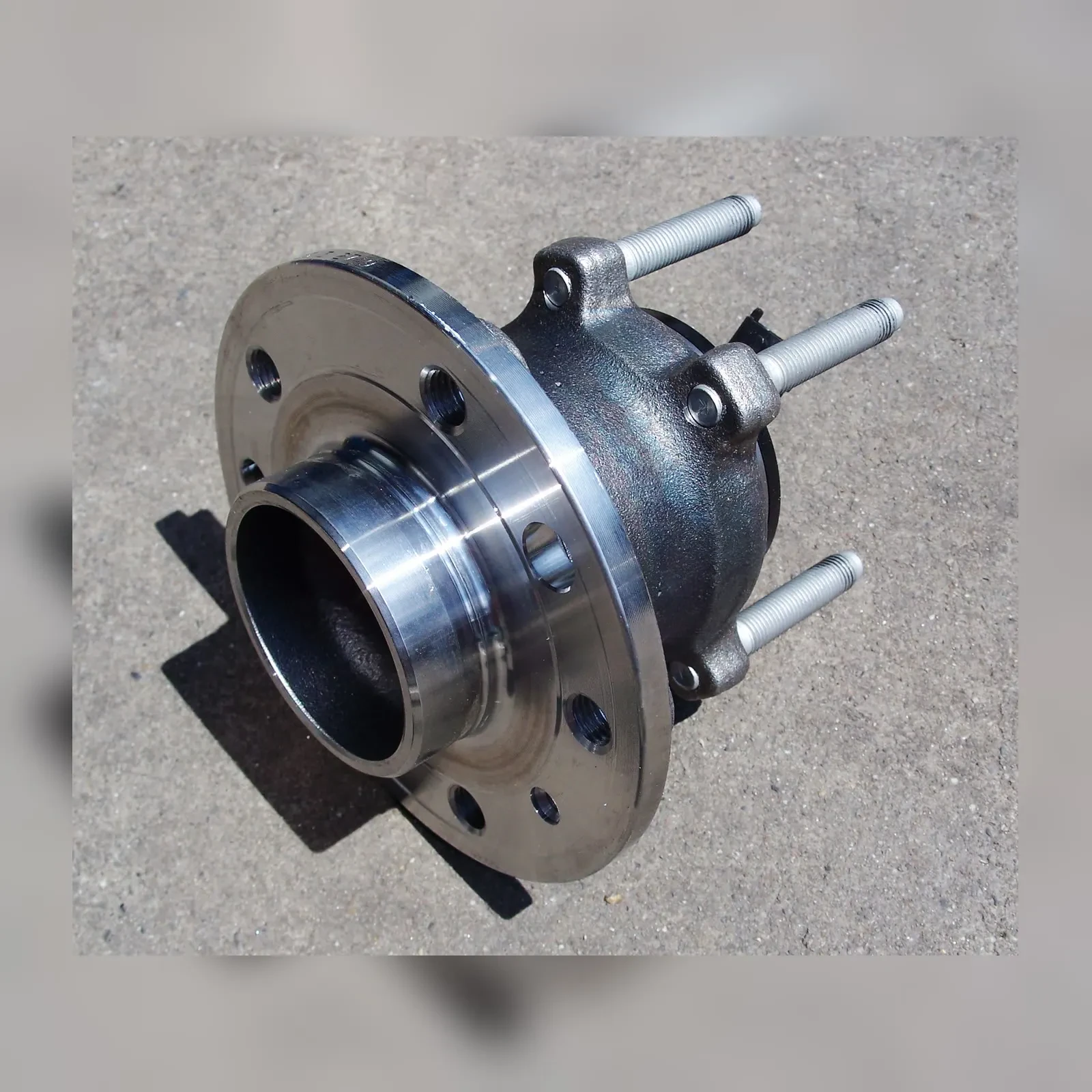 Wheel hub bearing unit with mounting flange and wheel studs